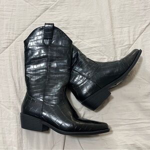 Sold Forever 21 Women’s Black Crocodile Western Cowgirl Boots Size 6